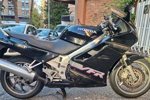 Honda VFR 750 F - Targa Roma