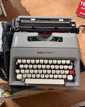 Macchina da scrivere olivetti lettera 35