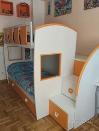 Letto a castello con scala e cassone