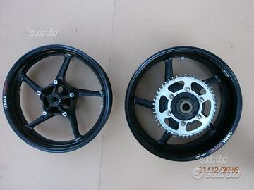 CERCHiO POSTERIORE YAMAHA R1 FZ1 DAL 2004 AL 2016