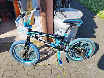 Bmx bicicletta