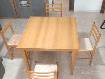 Tavolo e sedie soggiorno o cucina