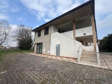 3 LOCALI A PIOVE DI SACCO