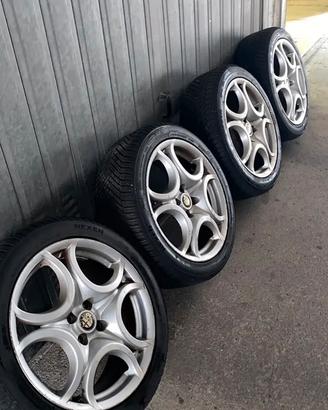 Ruote e gomme 4 stagioni 215/45Z/R17