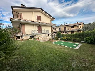 Porzione di villa bifamiliare rifinitissima