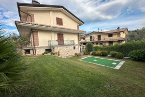 Porzione di villa bifamiliare rifinitissima