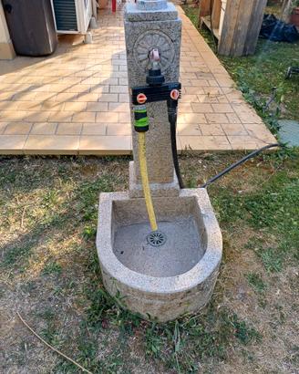 Fontana da giardino in pietra