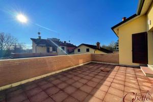 Appartamento di 121 m² con 4 locali e box auto a F