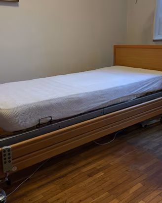Letto a motore per anziani
