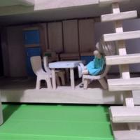 Casetta con personaggi 