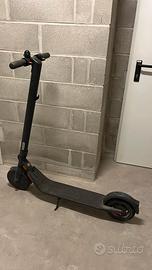 Monopattino elettrico Segway Ninebot E25