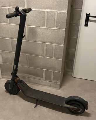 Monopattino elettrico Segway Ninebot E25