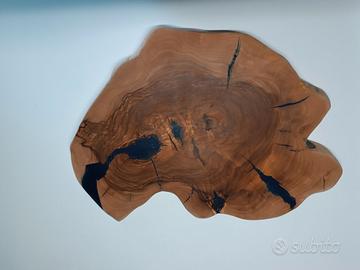 Tagliere fatto a mano con legno d'ulivo 