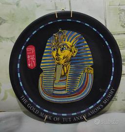 2 Piatti Egiziani plastica. 2 piattini in ceramica