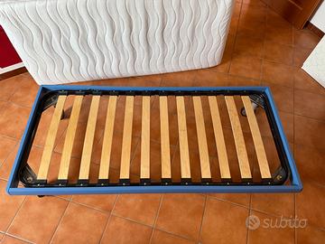 Letto a doghe con materasso