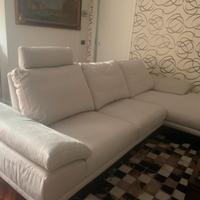 Nuovo divano angolo con schienali regolabili