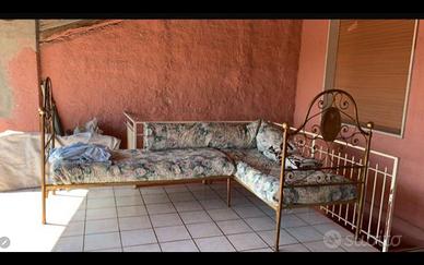 Due Letti-Divano in ferro battuto