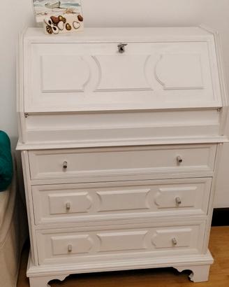 comò e comodini in stile shabby chic