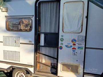 Roulotte con libretto