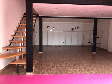 In via sciesa Locale soppalcato di 110 MQ