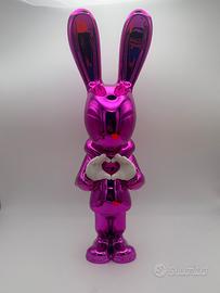 Statua yolo coniglio pop art