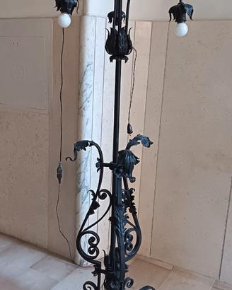 Lampada da terra Antica in Ferro Battuto afffare