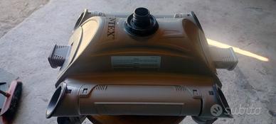 robottino pulizia piscina 