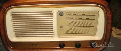 è una radio d epoca 