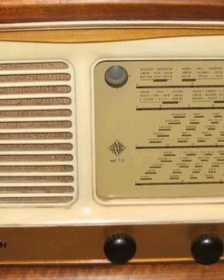 è una radio d epoca 