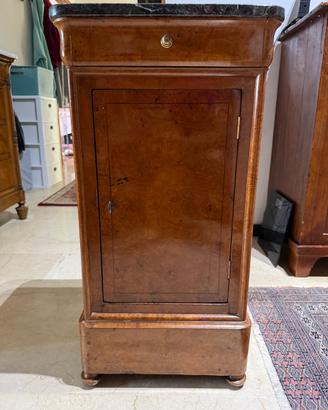 Comodino in radica di noce Carlo X del 1800