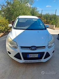 Ford Focus 1.6 TDCi  con consumo liquido radiatore