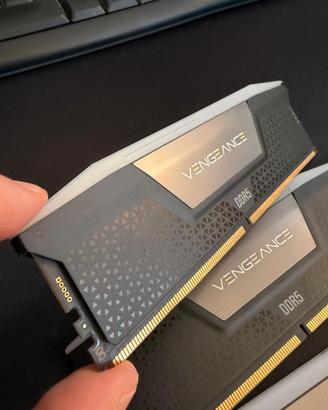 Corsair Vengeance RGB DDR5 64GB (4x16) - Roma EUR
