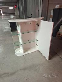 mobile bagno con specchio e luce