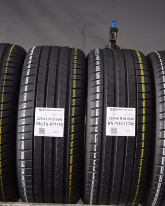 4 Pneumatici 225/45 R19 Michelin Pilot Sport 4