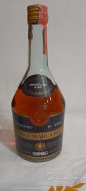 Gran marca blu distilleria di vino