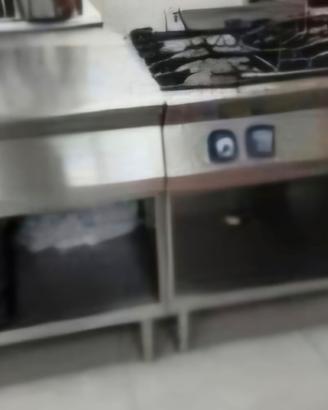 Cucina Electrolux 4 fuochi a gas + mobile neutro