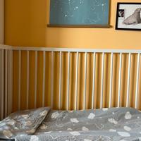 Lettino Ikea con spondina e set lenzuola