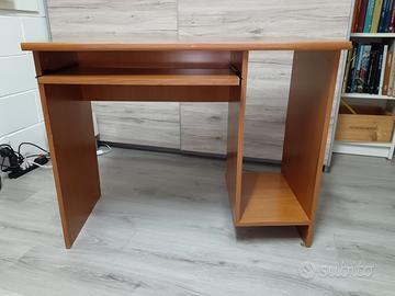 scrivania porta pc 