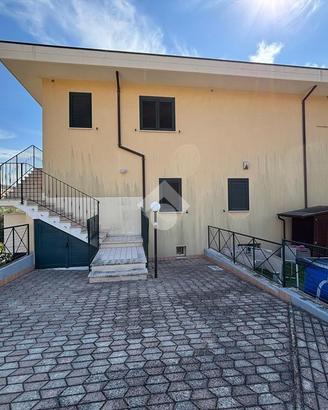 CASA SEMINDIPENDENTE A PINETO