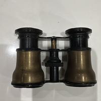 Antichi binocoli da teatro