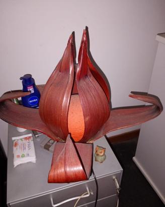 Lampada da tavolo in legno