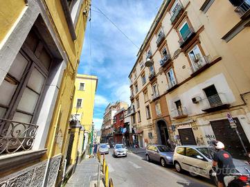 2 LOCALI A NAPOLI