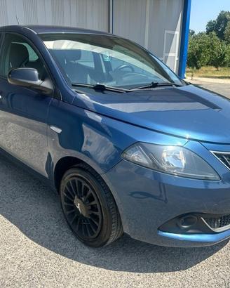 LANCIA Ypsilon 1.0 Hybrid Ecochic silver