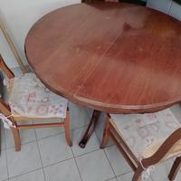 Tavolo rotondo legno con quattro sedie