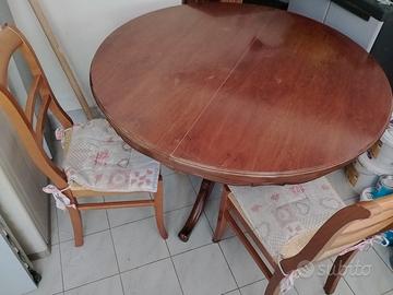 Tavolo rotondo legno con quattro sedie