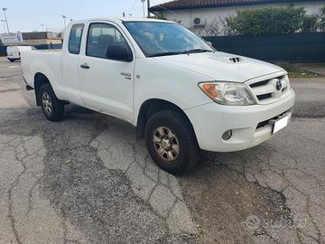 Toyota Hilux 2.5 D-4D 4WD 4posti Extra Cab DLX