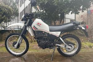 YAMAHA XT400