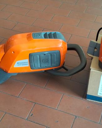 taglia siepe ad asta HUSQVARNA 