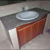 Lavandino in marmo con fontana e mobiletto legno