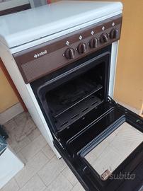 cucina 4 fuochi con forno  Indesit uso temporaneo 